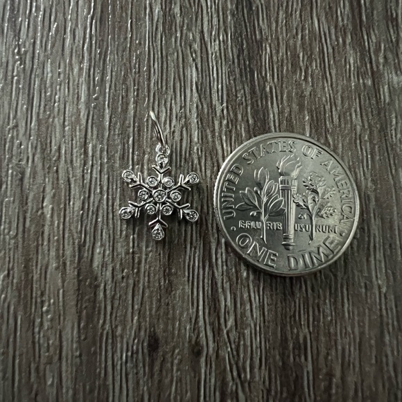 Tiffany & Co. snowflake charm - Picture 4 of 5